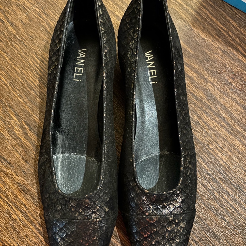 Vaneli Black Snakeskin metallic Pattern low Heels